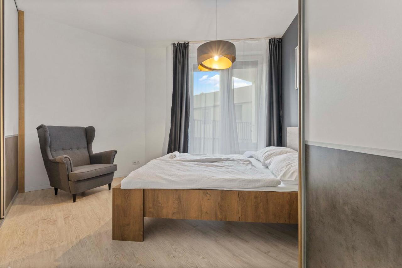 Lam Anthracite W Ac & Balcony Apartment Bratislava Exterior photo